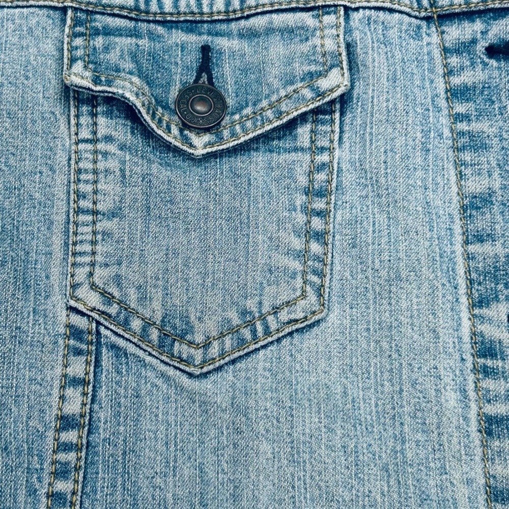 Levi Strauss Signature Jean Jacket Womens L Light Wash Denim Trucker Distress - Picture 6 of 16